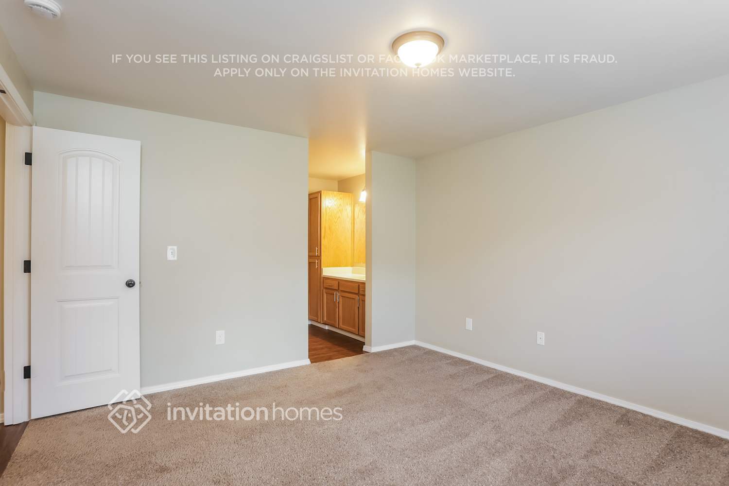 Building Photo - 18511 E Country Club Dr