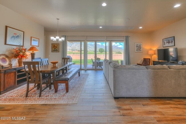 Building Photo - Kings Ranch