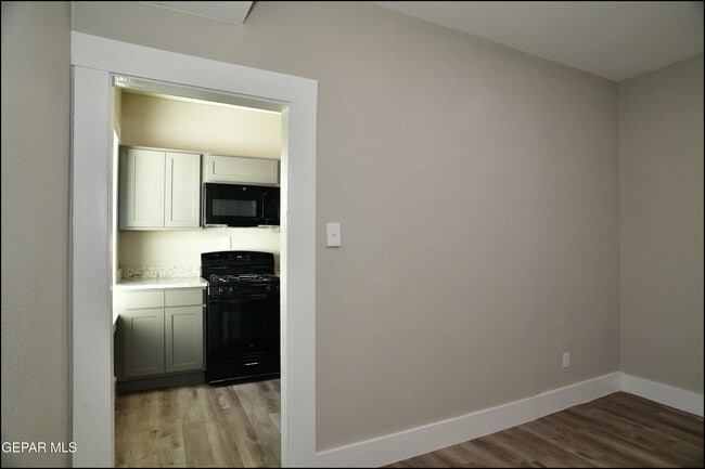 Building Photo - 2606 Aurora Ave