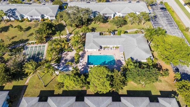 Building Photo - 2300 SW 22nd Ave