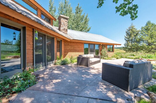 Building Photo - 10570 Rammell Mountain Rd