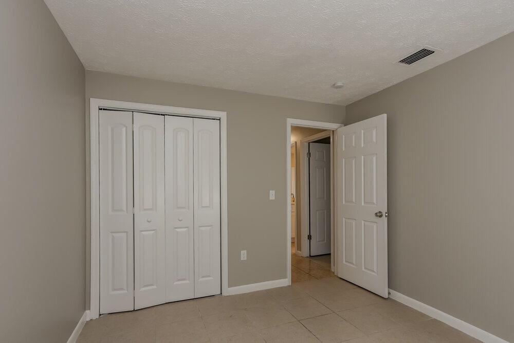 Building Photo - 9811 N Connechusett Rd