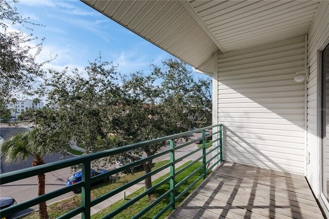 Building Photo - 320 ISLAND Way