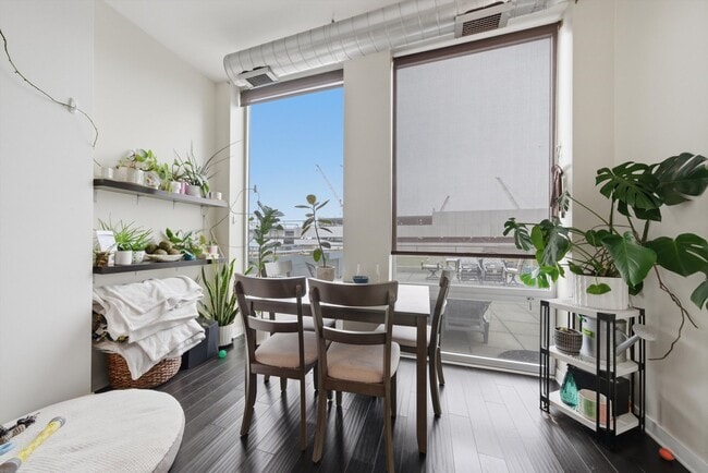 Building Photo - 720 N Larrabee St