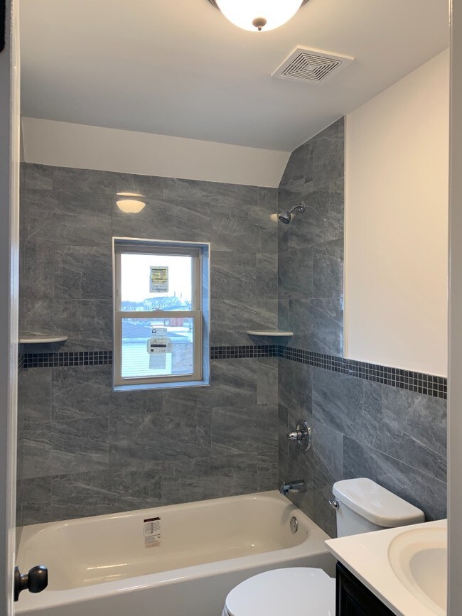 Building Photo - 18 Clinton St