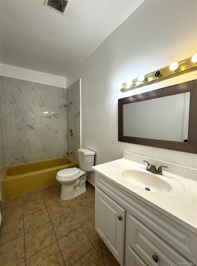 Building Photo - 8 Whitman Ct