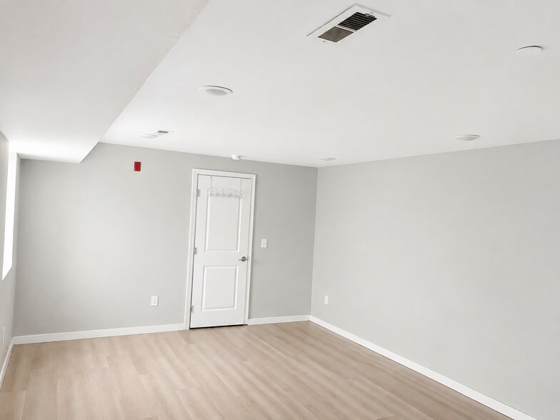 Building Photo - 1540 W Tioga St