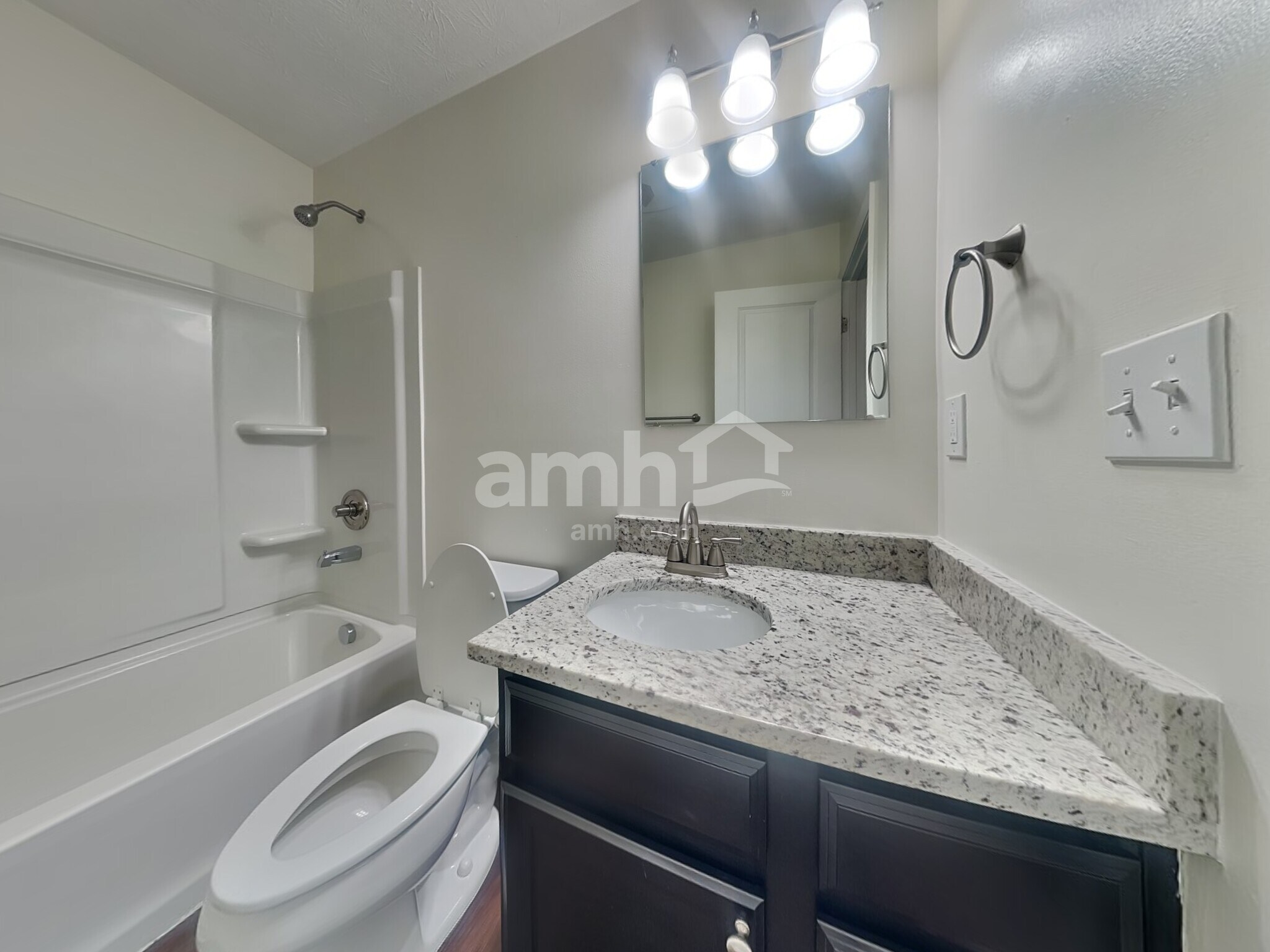 Building Photo - 97 Wooded Ridge Dr