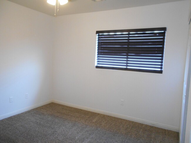 Building Photo - 4-Bedroom Rental Home with Modern Amenities