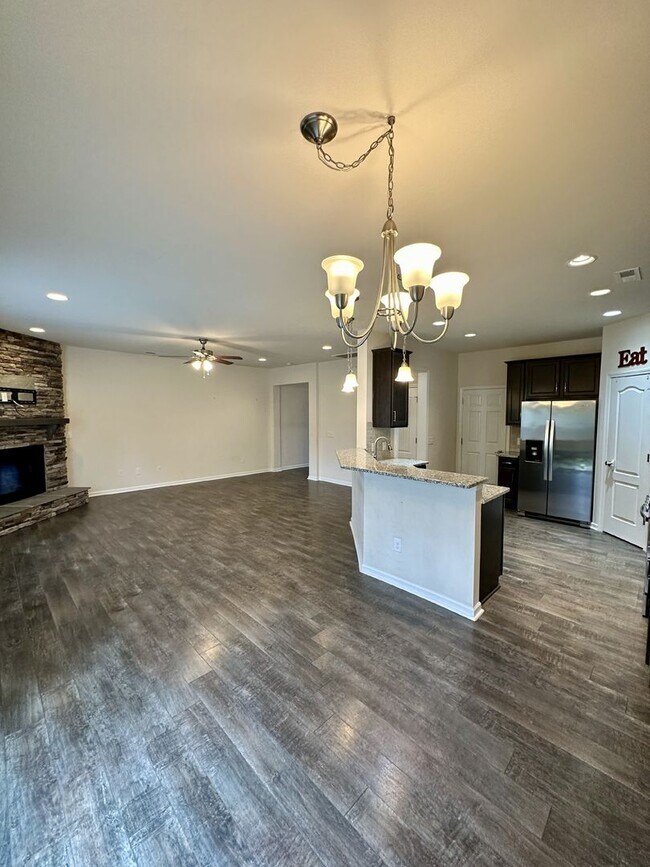 Building Photo - Beautiful, Well Kept, Townhouse in Popular Bridgemill