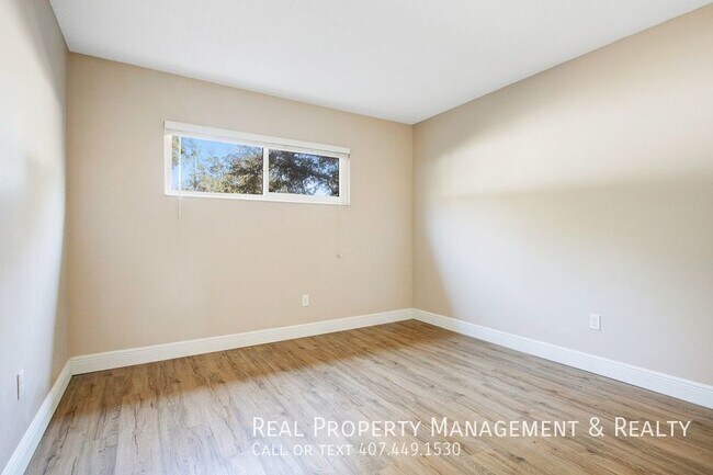 Building Photo - 2 BR / 1 BA Condo In Primrose Plaza