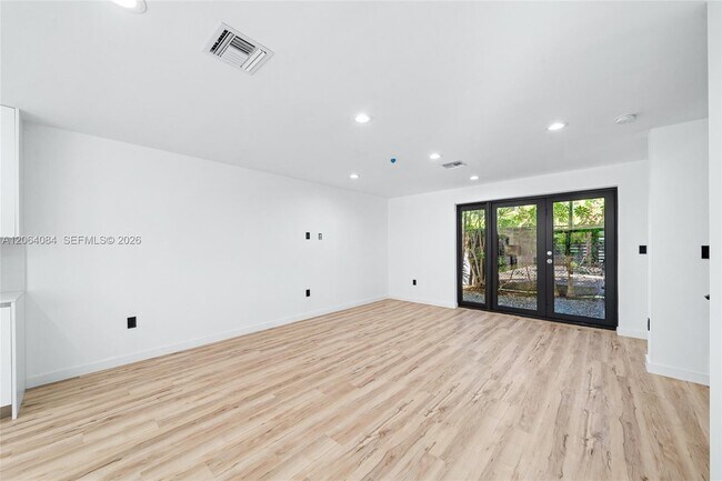 Building Photo - 11 NE 51st St