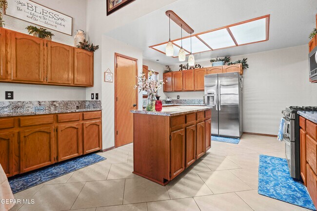 Building Photo - 851 Dulce Tierra Dr