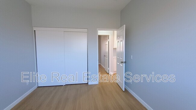 Building Photo - 1138 Calle Dulce