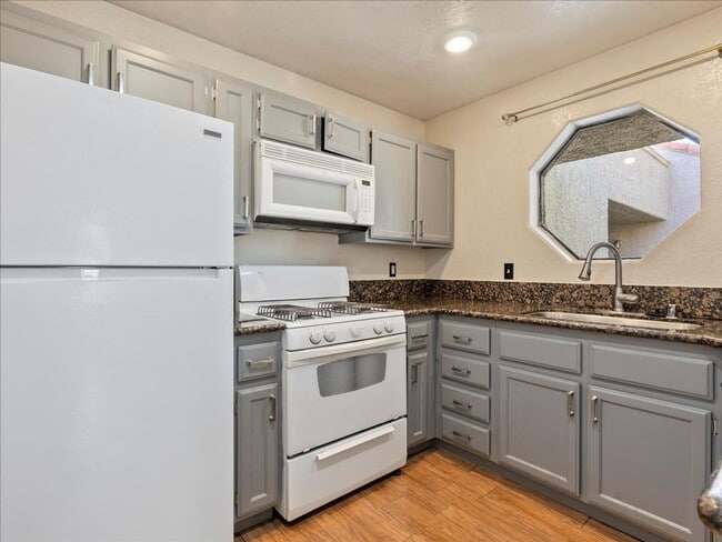 Building Photo - Welcome home