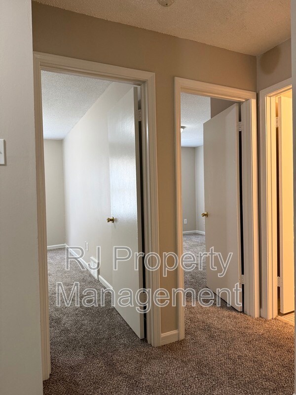 Building Photo - 3400 Lord Dunmore Cove