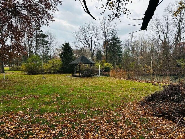 Building Photo - 159 S Parkway Dr