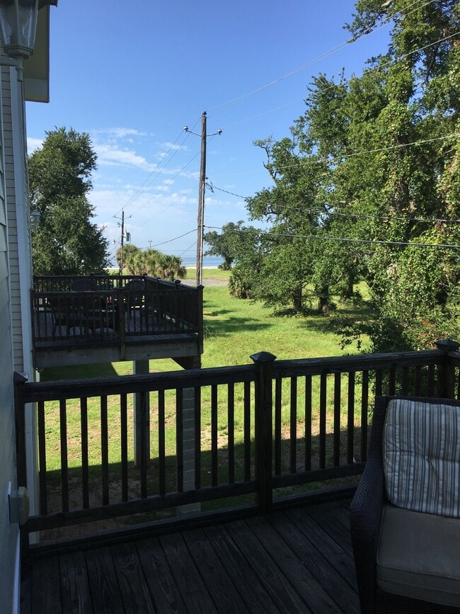 Building Photo - Great 3/2 Fully Furnished-TDY Welcome!!