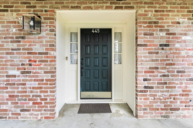 Building Photo - 445 Longmeadow Dr