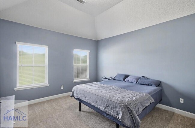 Building Photo - 413 Mcclelland Lp NE