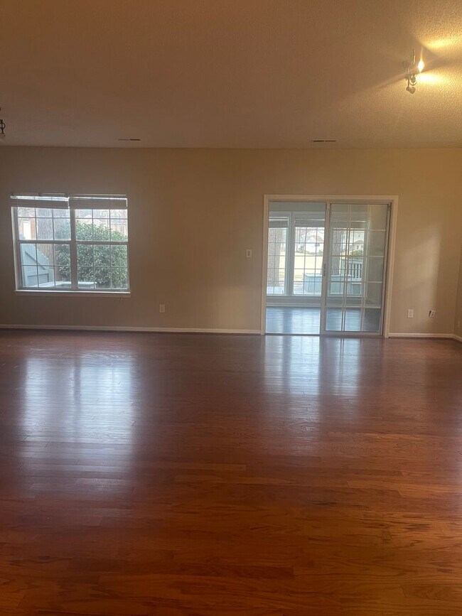 Building Photo - 820 E Willow Point Pl