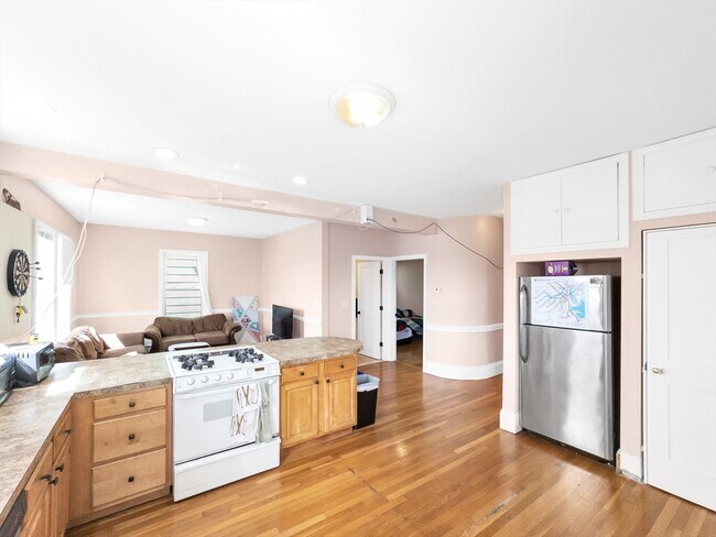 Building Photo - 32 Fisher Ave