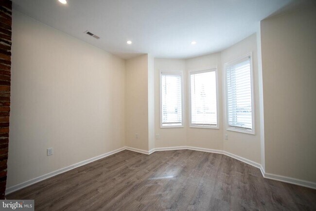 Building Photo - 2049 Snyder Ave