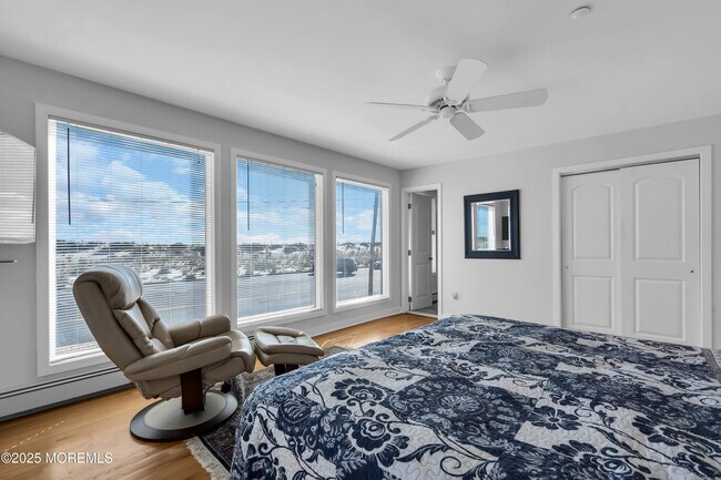 Building Photo - 913 N Ocean Ave