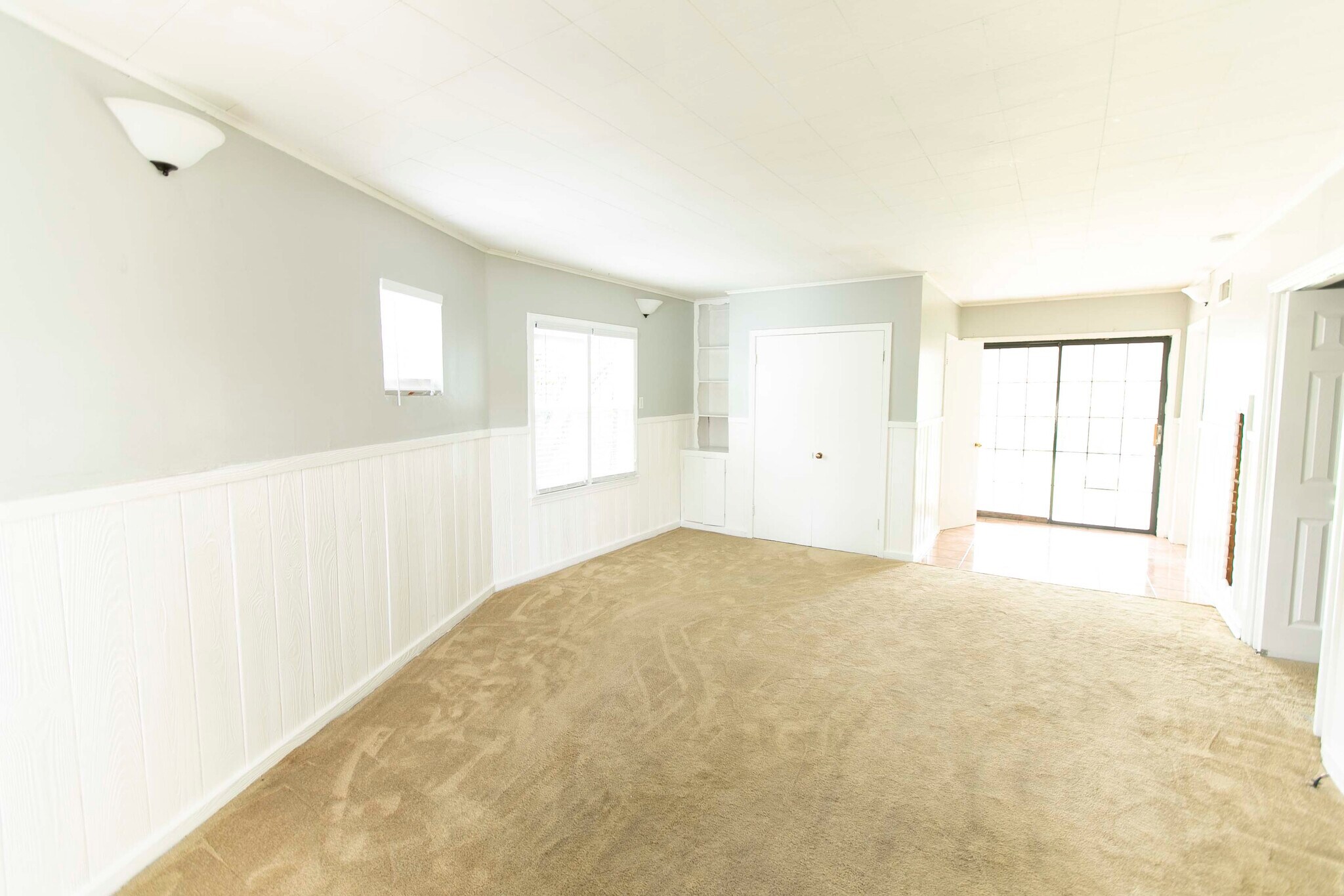 Living area 2 - 7459 Mohawk Ave