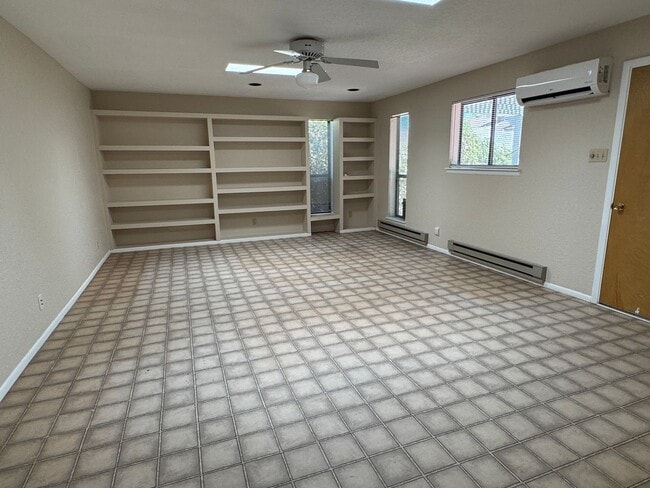Building Photo - 4708 Brookwood St NE