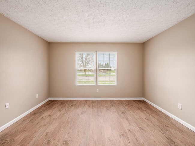 Building Photo - 5222 Horseshoe Dr N