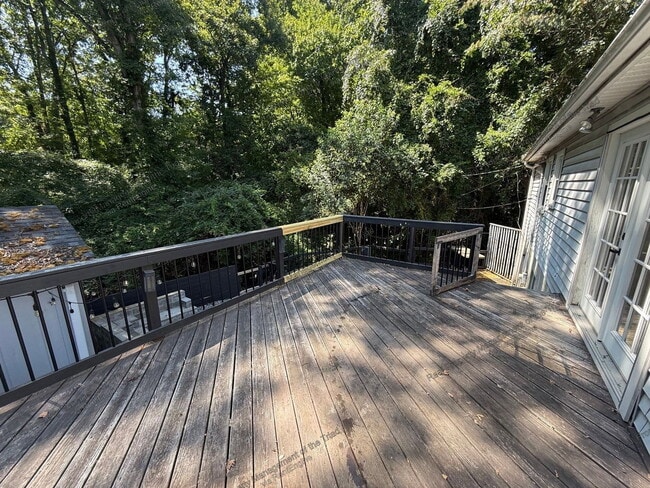Building Photo - 2707 Stratford Dr