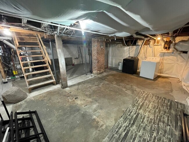 Building Photo - 21 Court St