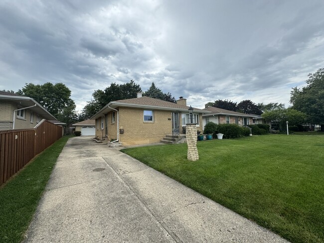 Building Photo - 1807 Oakland Ave