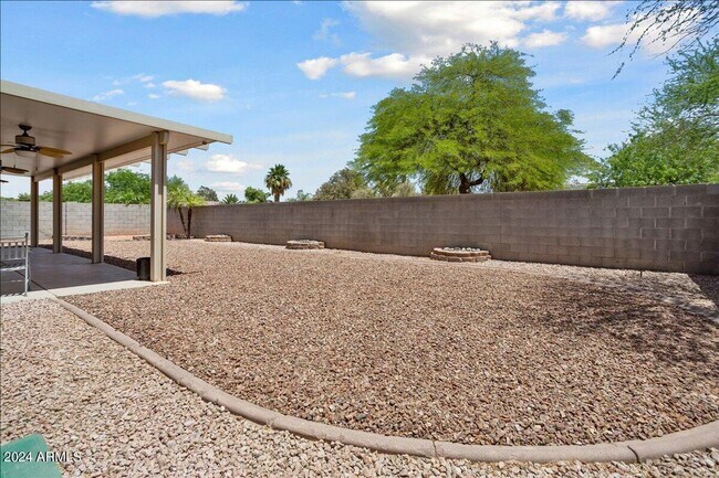 Building Photo - Spacious Corner Lot Home with 3-Car Garage in Surprise