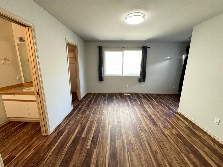 Master bedroom - 5603 136th St SE