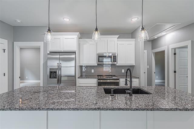 Building Photo - 117 W Sears St