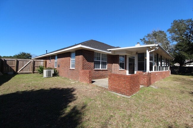 Building Photo - Spacious 4-Bedroom w/ Sunroom & Large Yard -