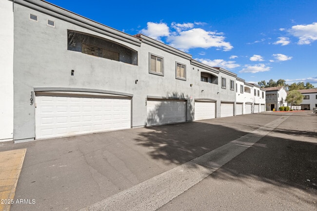 Building Photo - 4608 W Maryland Ave