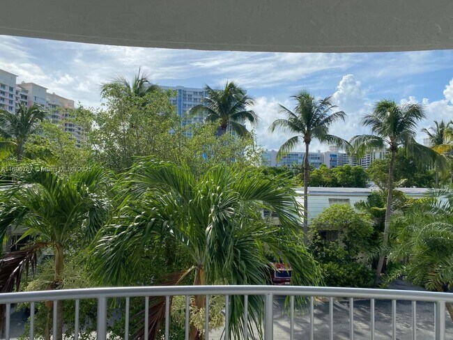 Building Photo - 210 Seaview Dr