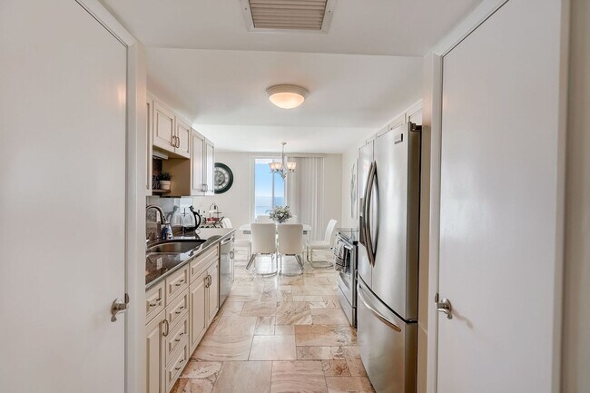 Building Photo - Seaside Serenity: Luxurious Gulf-Front Retreat on Southern Longboat Key