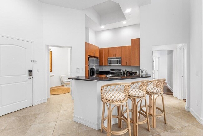 Building Photo - 701 S Olive Ave