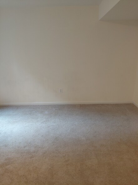 Building Photo - 13403 Queenstown Ln