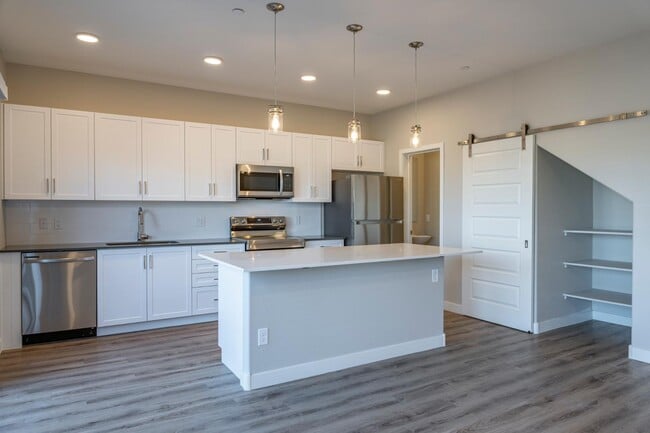 Building Photo - 432 S 32nd St