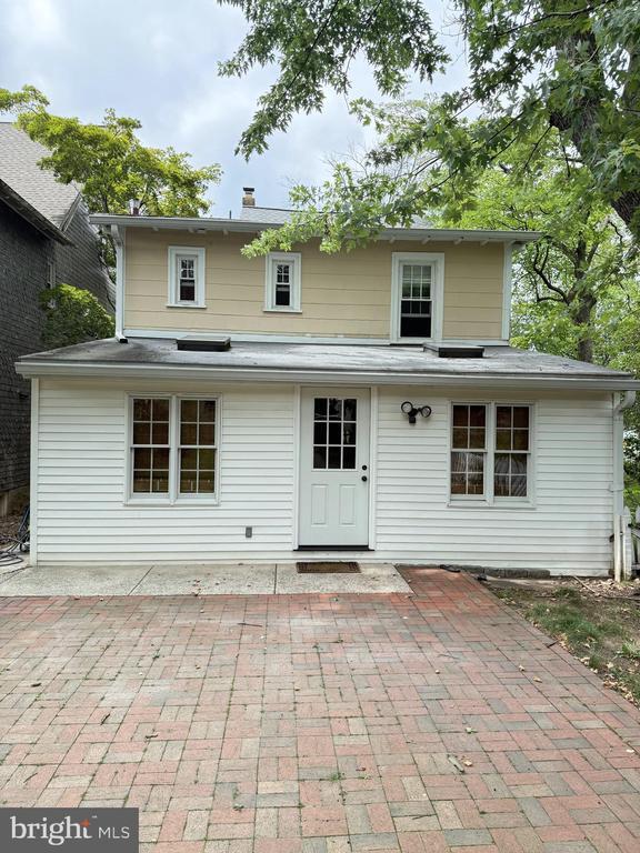 Building Photo - 413 E Montgomery Ave
