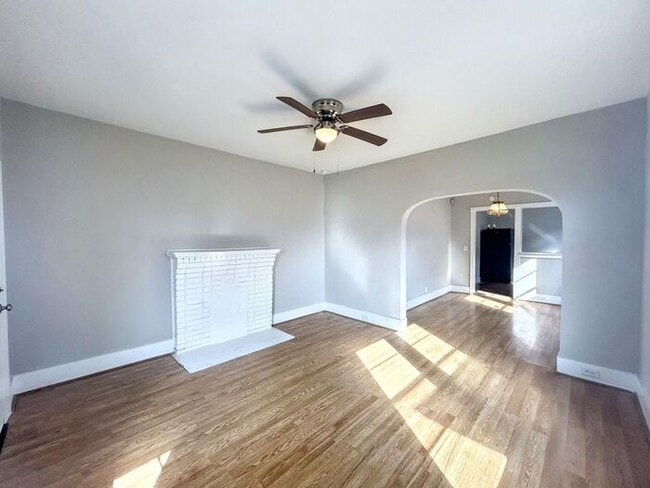 Building Photo - 1711 Center Way S
