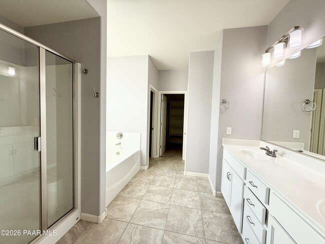 Building Photo - 1216 Brentwood Way