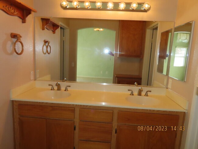Building Photo - 35467 Marsh Ln