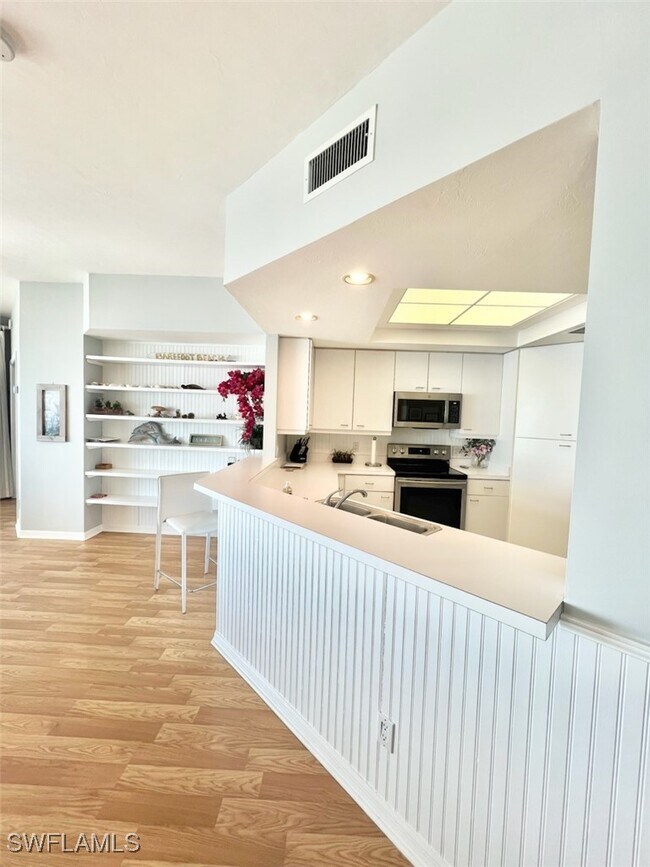 Building Photo - 257 Barefoot Beach Blvd