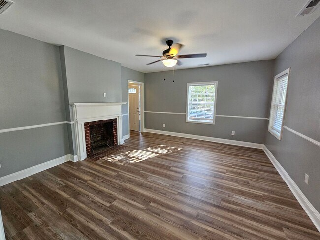 Building Photo - 1301 Ray Ave